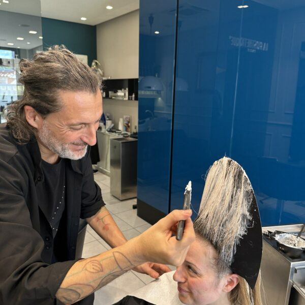 Igor galassi che taglia i capelli