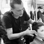 igor galassi che taglia i capelli