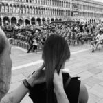 igor galassi che taglia i capelli