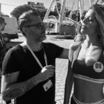 igor galassi che taglia i capelli alla finalista di miss italia